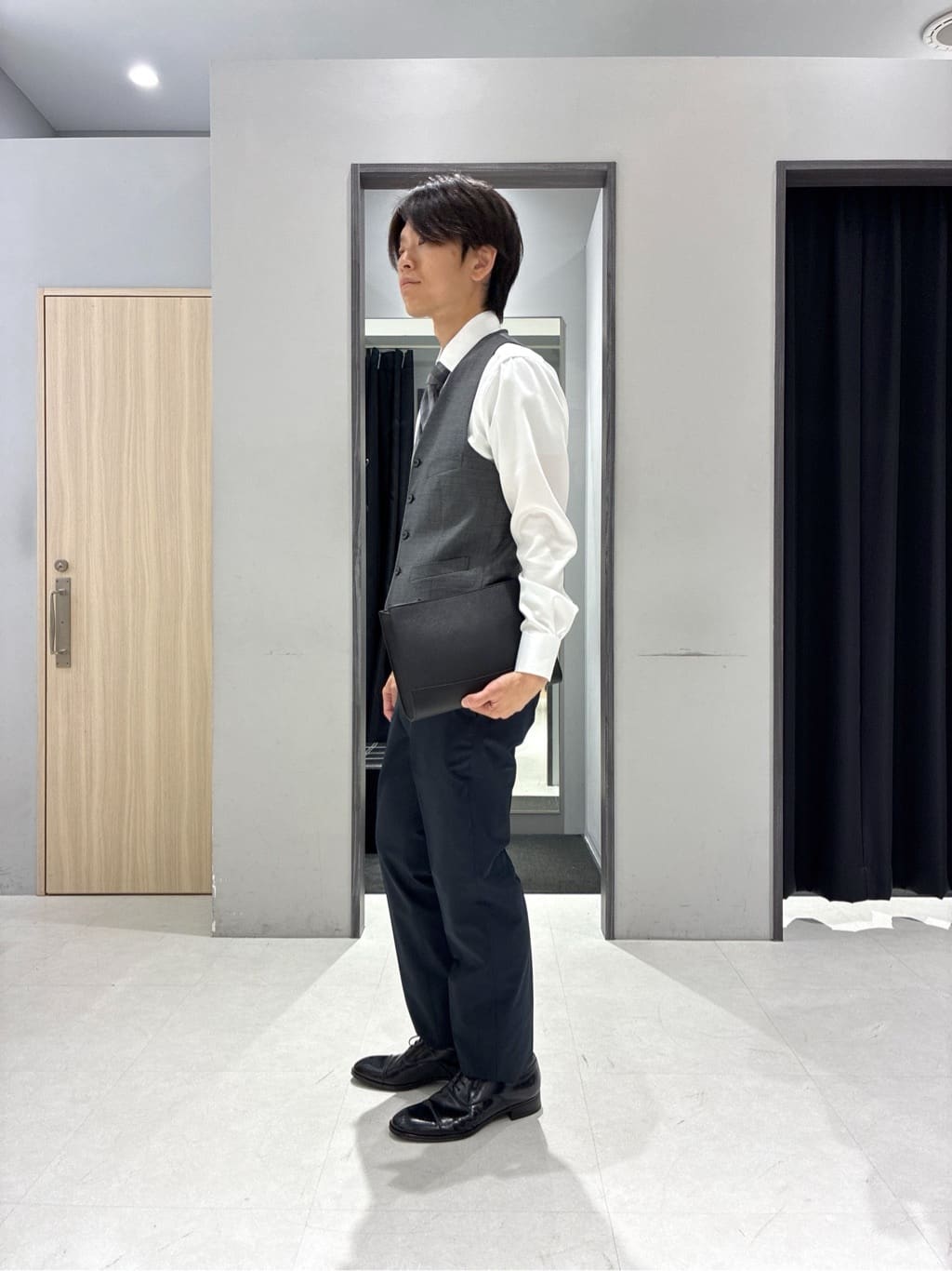 わいずみさんの「TAKEO KIKUCHI｜【Three by Three】シャイニーシャークピンヘッド ベスト / 3ピース対応」を使ったコーディネート