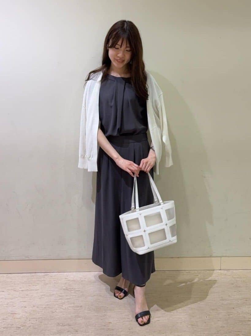 mayuさんの「UNTITLED｜◆【セットアップ可/接触冷感/イージーケア】リラクミスト　2WAYブラウス」を使ったコーディネート