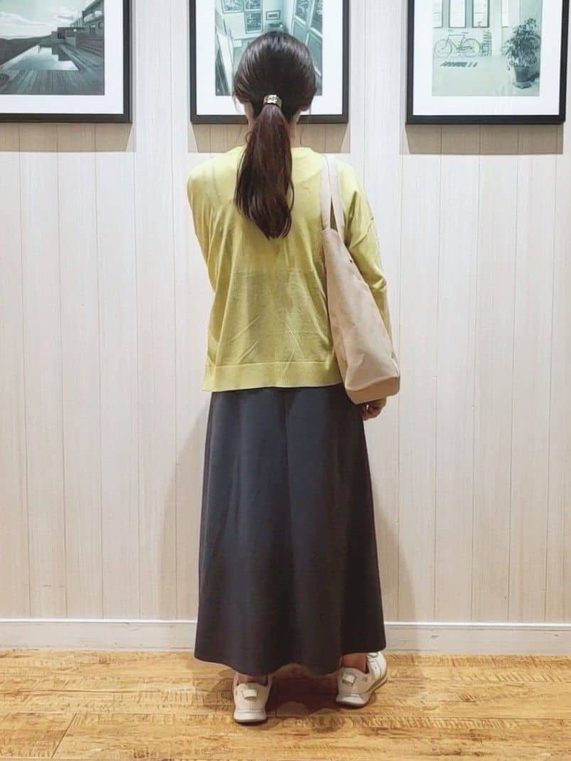 なっちゃんさんの「SHOO･LA･RUE｜◆【洗える/S-LL】ナチュラル感が上品 サッと羽織れるカーディガン」を使ったコーディネート