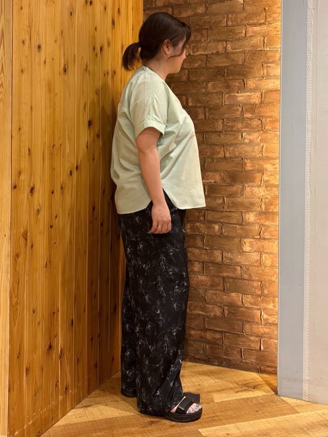 ゆかぴさんの「SHOO･LA･RUE｜◆【高レビュー/洗える/UV/吸水速乾】洗濯後しわになりにくいリネンブレンドドルマンシャツ」を使ったコーディネート