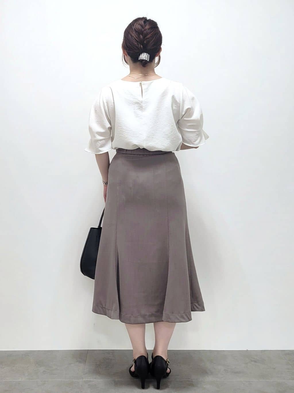 kinaさんの「index｜《8色展開／XS-LLサイズ》タックパフスリーブブラウス【洗濯機洗い可／吸水速乾／防シワ／抗ピル】」を使ったコーディネート