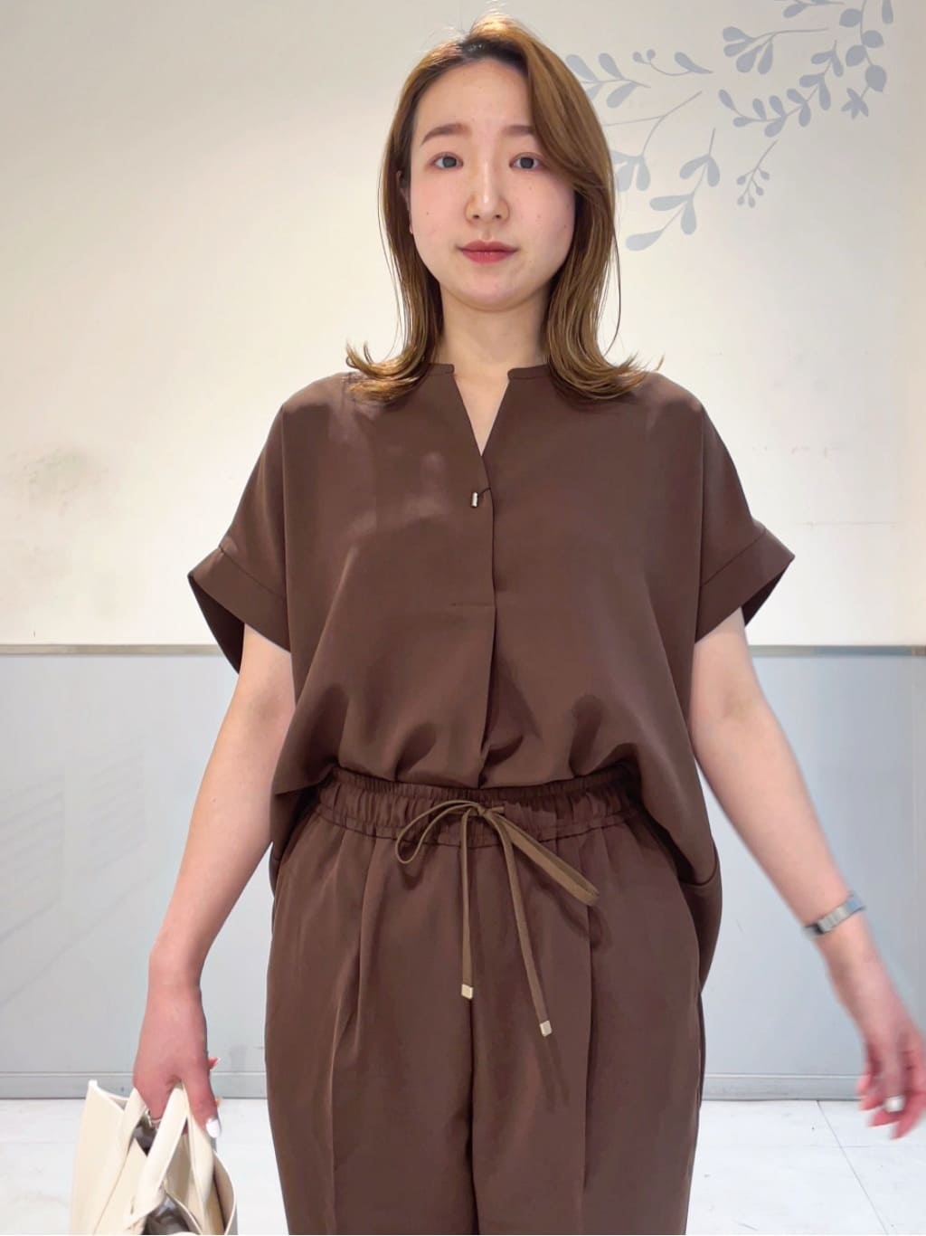 ミーさんの「index｜《7色展開／SS-LLサイズ》ストレッチスキッパーブラウス／セットアップ対応【洗濯機洗い可／防シワ】」を使ったコーディネート