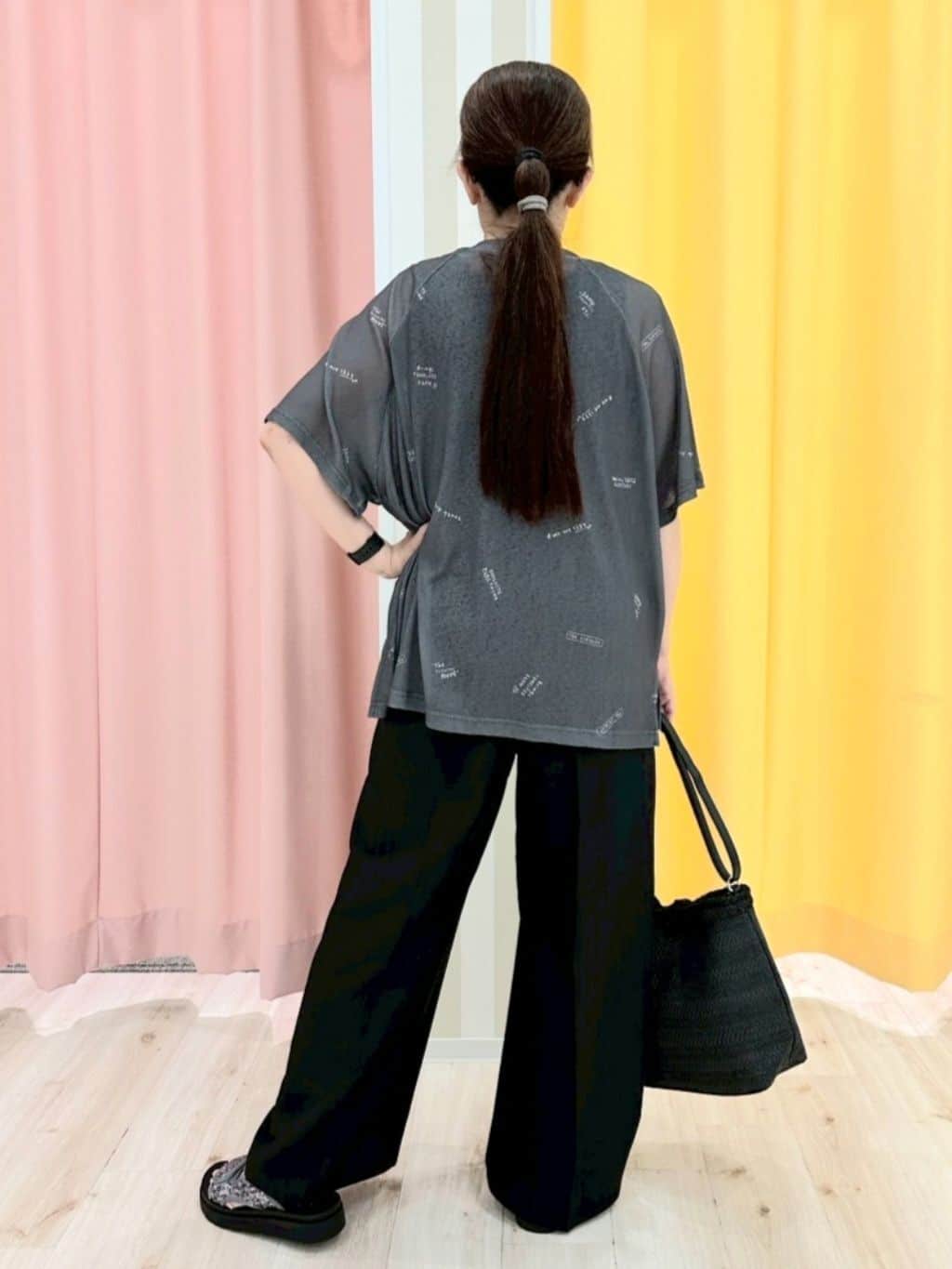 nonaさんの「SHOO･LA･RUE｜◆スパンコールベルトサンダル」を使ったコーディネート