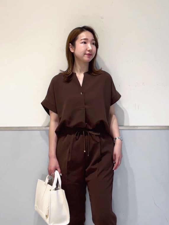 ミーさんの「index｜《7色展開／SS-LLサイズ》ストレッチスキッパーブラウス／セットアップ対応【洗濯機洗い可／防シワ】」を使ったコーディネート