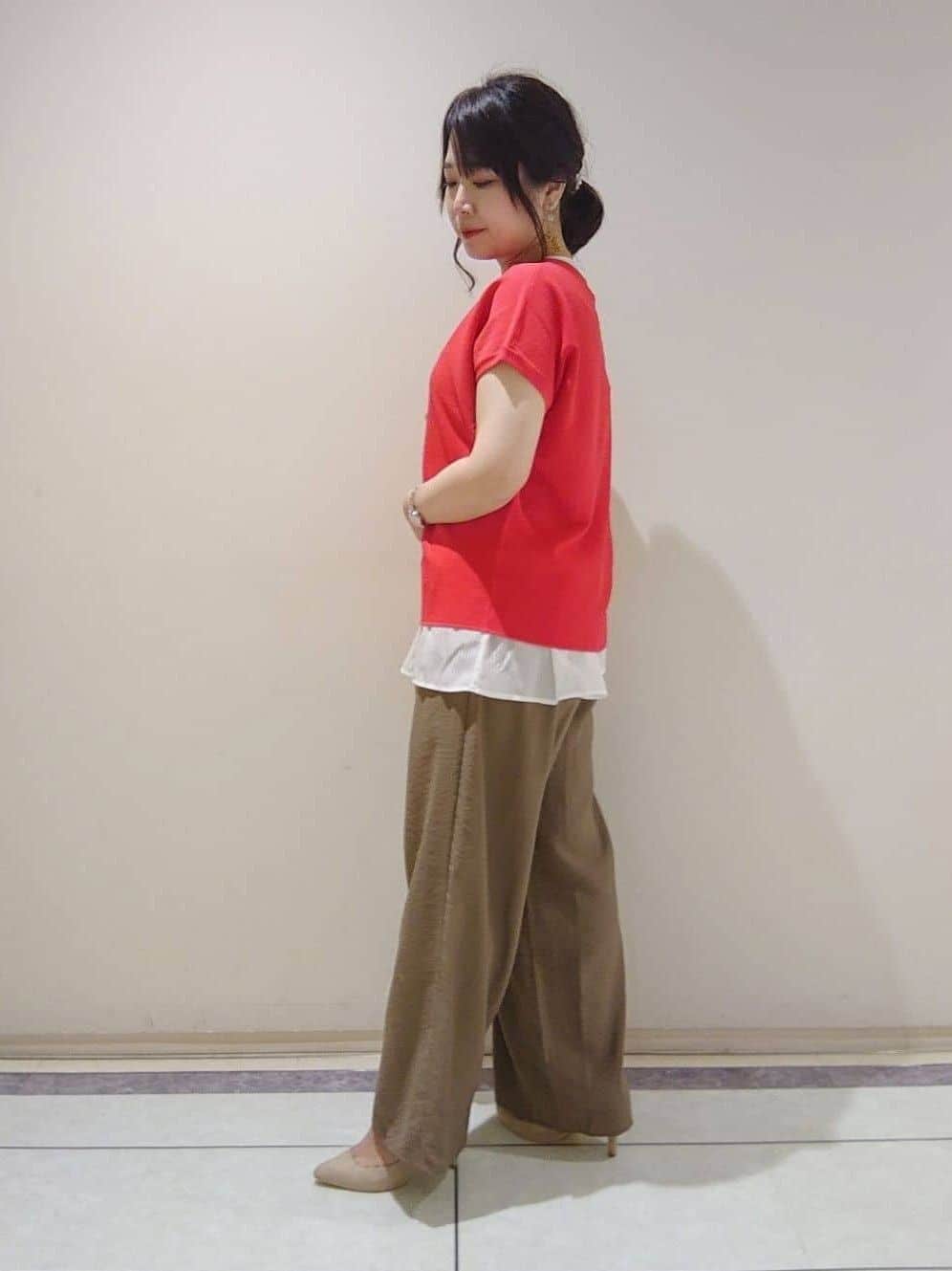 TOMOMIさんの「INDIVI｜【洗える／レイヤードにも活躍】ペプラムインナートップス」を使ったコーディネート
