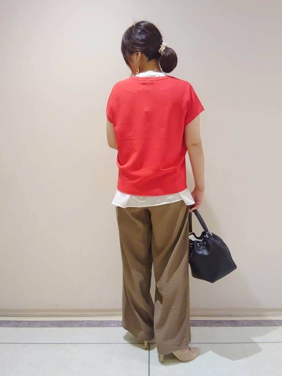 TOMOMIさんの「INDIVI｜【洗える／レイヤードにも活躍】ペプラムインナートップス」を使ったコーディネート