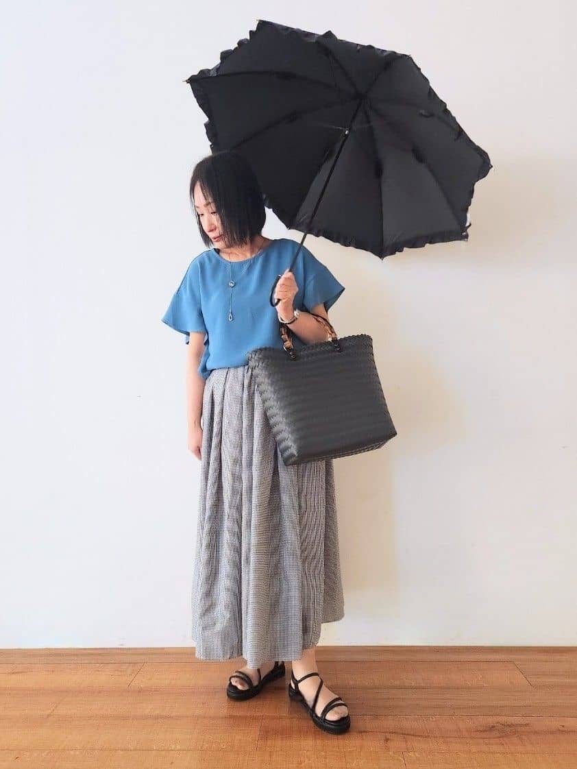 くまさんの「SHOO･LA･RUE｜【長傘/晴雨兼用】【Wpc．】遮光フリルクラシック ロング」を使ったコーディネート
