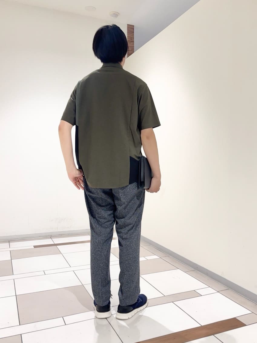 及川さんの「TAKEO KIKUCHI｜【ベーシック】レザー クラッチバッグ」を使ったコーディネート