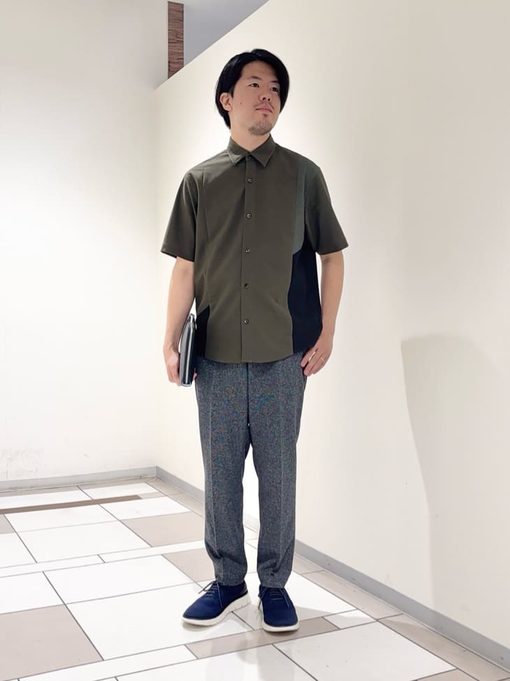及川さんの「TAKEO KIKUCHI｜【ベーシック】レザー クラッチバッグ」を使ったコーディネート