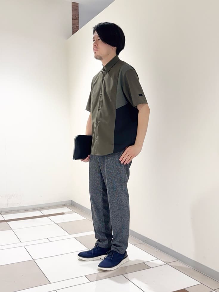 及川さんの「TAKEO KIKUCHI｜【ベーシック】レザー クラッチバッグ」を使ったコーディネート