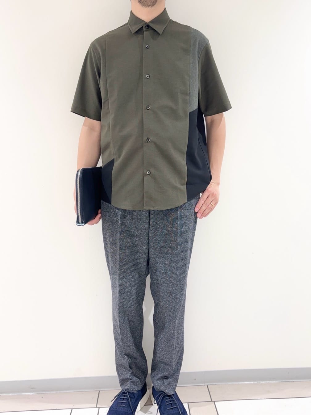 及川さんの「TAKEO KIKUCHI｜【ベーシック】レザー クラッチバッグ」を使ったコーディネート