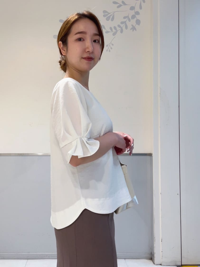 ミーさんの「index｜《8色展開／XS-LLサイズ》タックパフスリーブブラウス【洗濯機洗い可／吸水速乾／防シワ／抗ピル】」を使ったコーディネート
