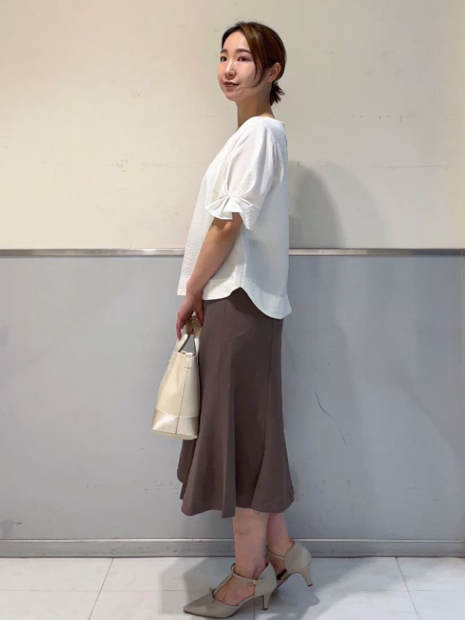 ミーさんの「index｜《8色展開／XS-LLサイズ》タックパフスリーブブラウス【洗濯機洗い可／吸水速乾／防シワ／抗ピル】」を使ったコーディネート