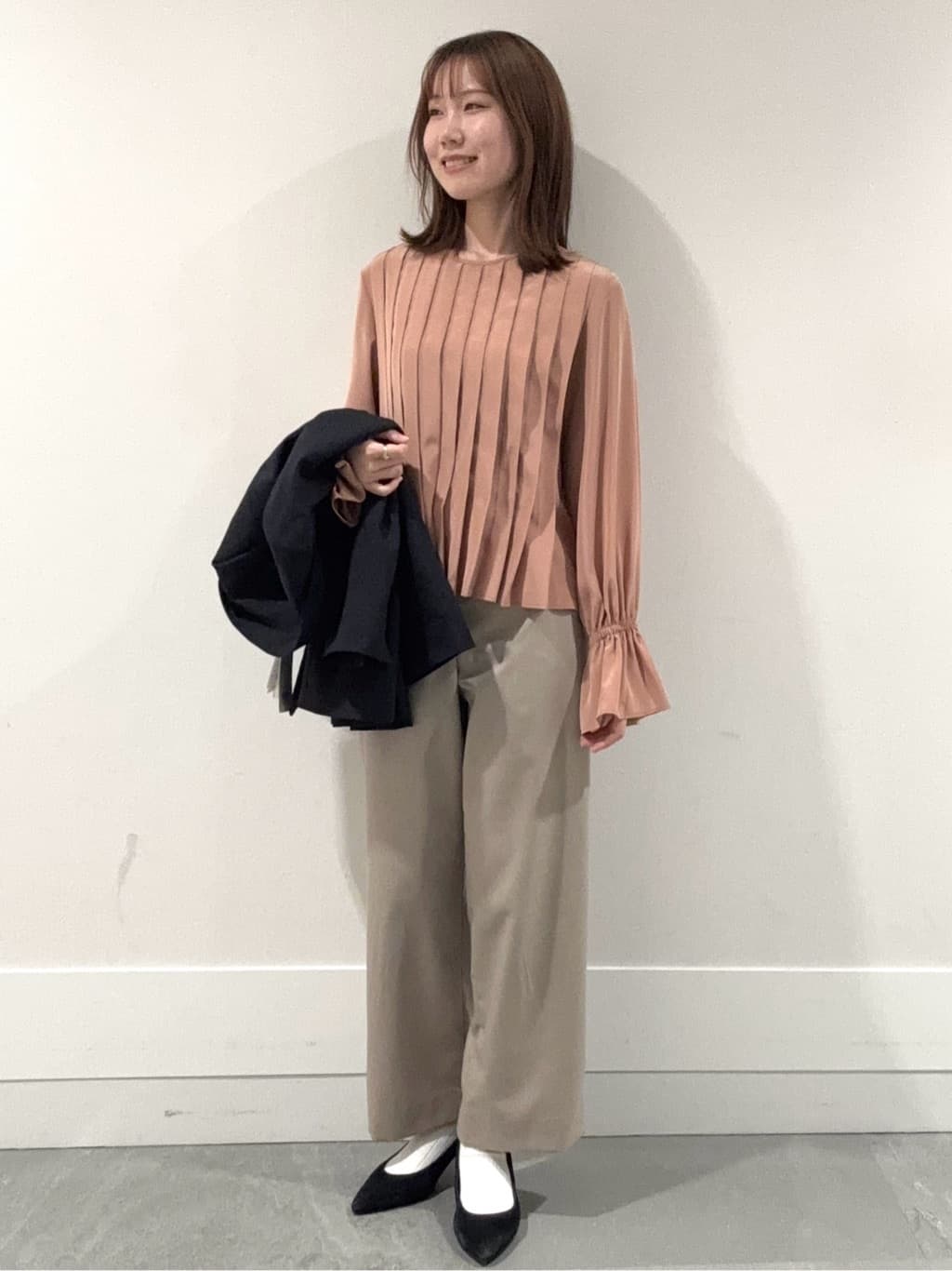 mioさんの「UNTITLED｜◆【後ろウエストゴム/洗える】梳毛調ソフトワイドパンツ」を使ったコーディネート