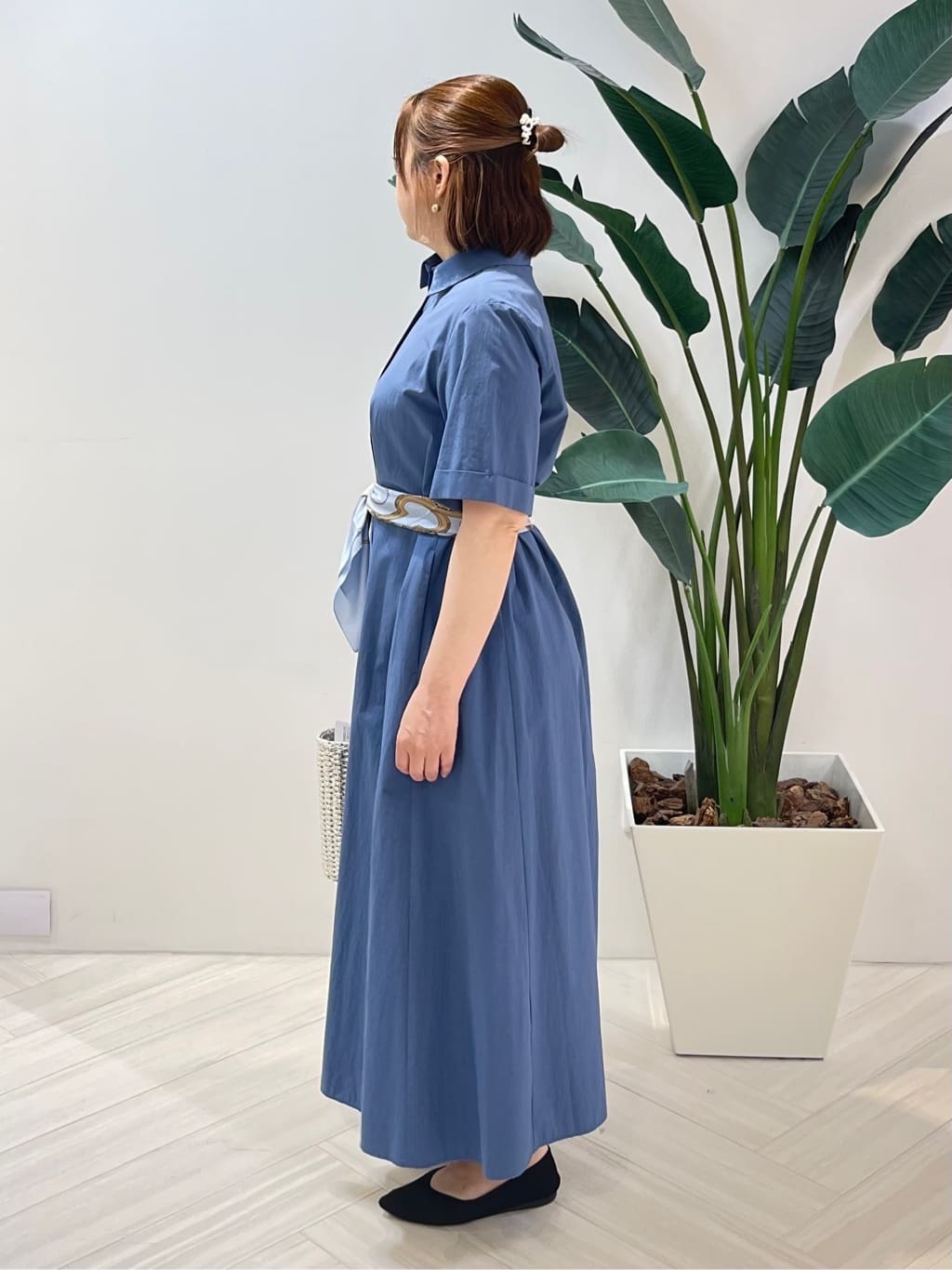 Tomoさんの「UNTITLED｜【手洗い／88cm正方形】バイカラーハーネススカーフ」を使ったコーディネート