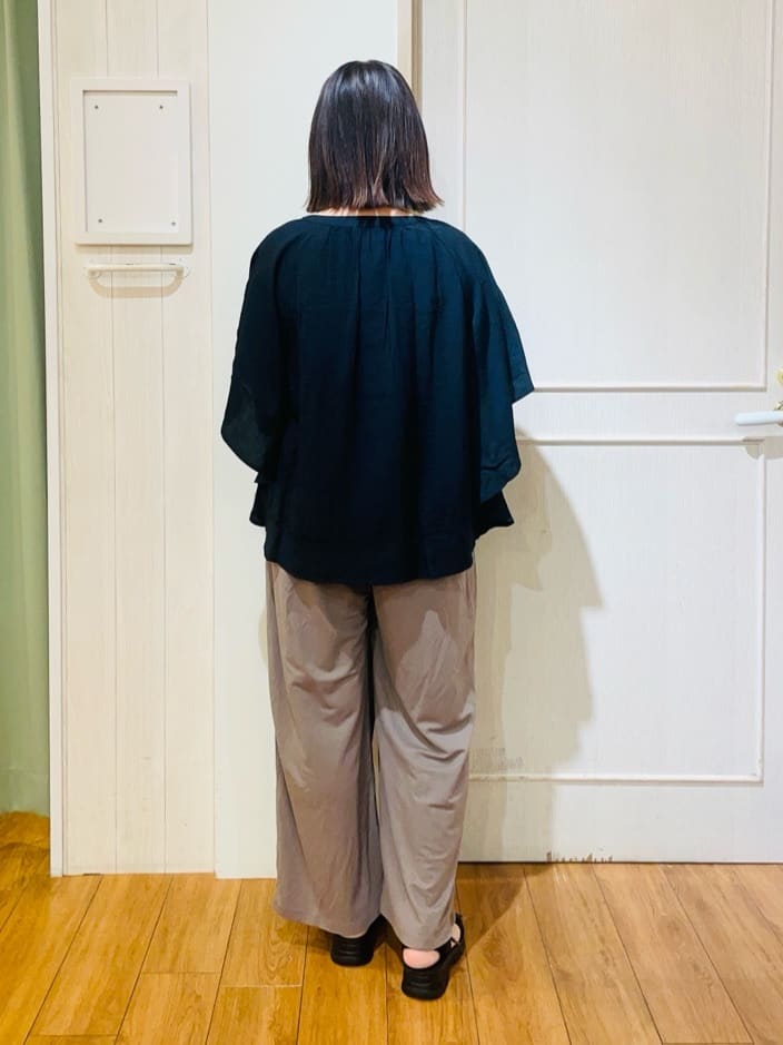 kumaさんの「SHOO･LA･RUE｜◆【洗える/ひんやり】涼しく体型カバー お袖フレア ドレープブラウス」を使ったコーディネート