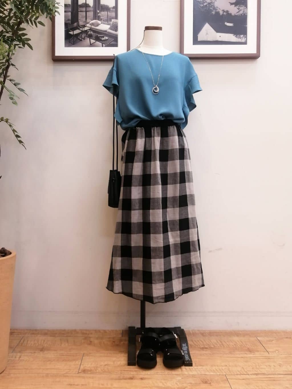 maiさんの「SHOO･LA･RUE｜◆柔らかタッチが心地よい ブロックチェック ガーゼスカート」を使ったコーディネート