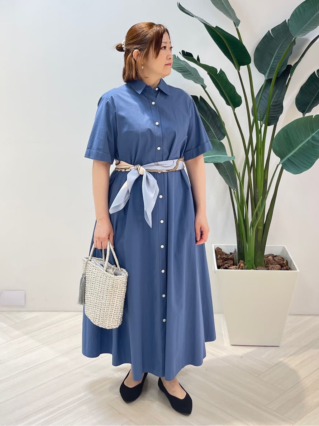 Tomoさんの「UNTITLED｜【手洗い／88cm正方形】バイカラーハーネススカーフ」を使ったコーディネート