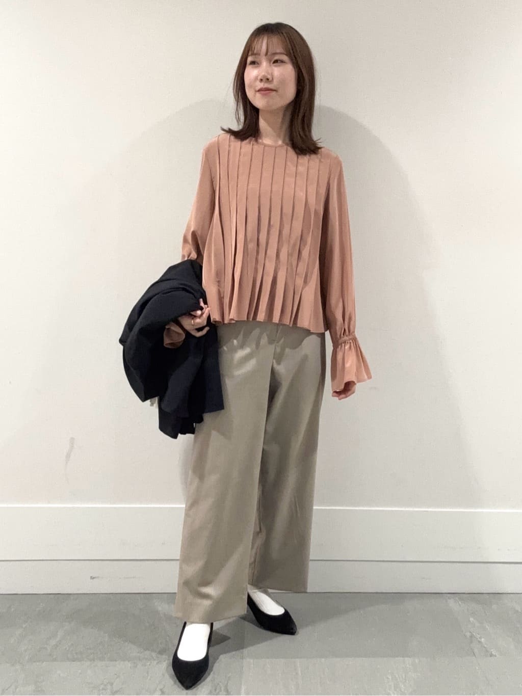 mioさんの「UNTITLED｜◆【後ろウエストゴム/洗える】梳毛調ソフトワイドパンツ」を使ったコーディネート