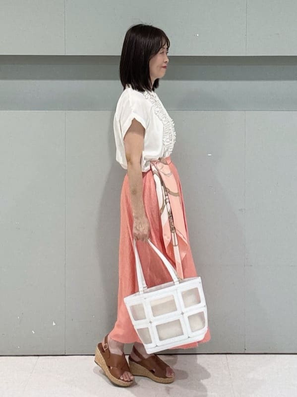 makiさんの「UNTITLED｜【手洗い／88cm正方形】バイカラーハーネススカーフ」を使ったコーディネート
