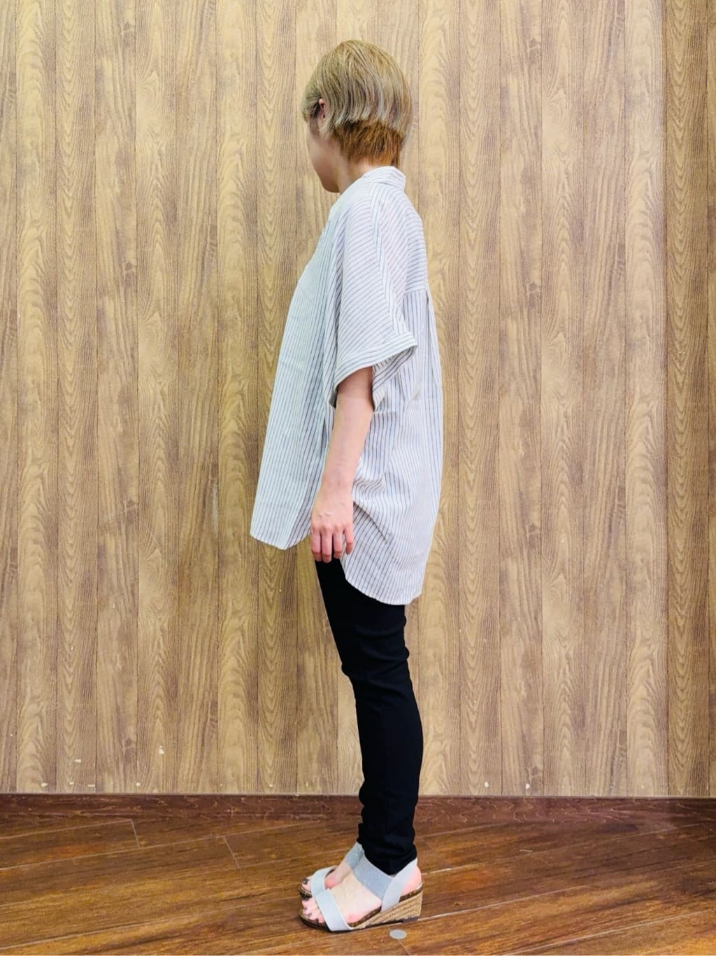 ちばみさんの「SHOO･LA･RUE｜【S-LL/UV/接触冷感/抗菌防臭】体型を自然にカバー フレンチリネンブレンド襟付ドルマンシャツ」を使ったコーディネート