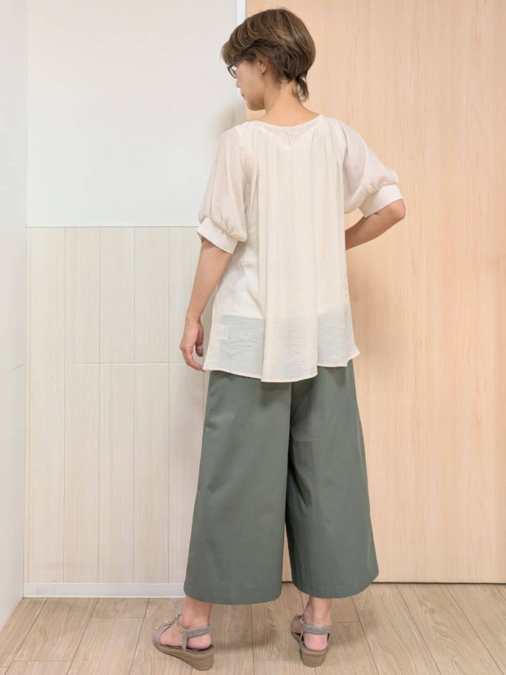 YuAさんの「SHOO･LA･RUE｜◆ビジューYストラップサンダル」を使ったコーディネート