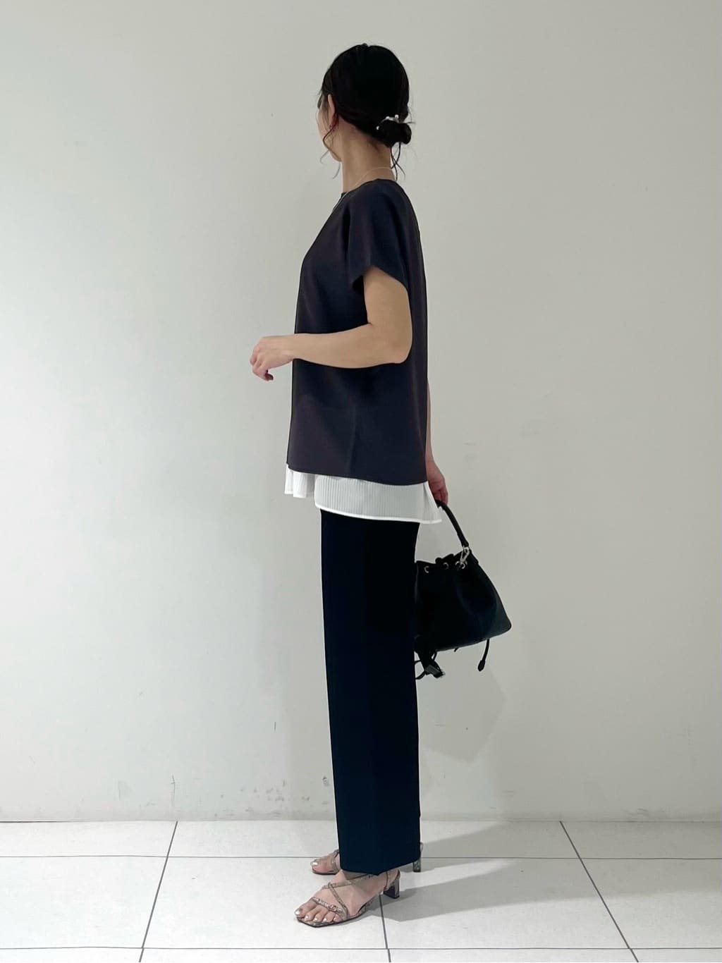 shioriさんの「INDIVI｜【洗える／レイヤードにも活躍】ペプラムインナートップス」を使ったコーディネート