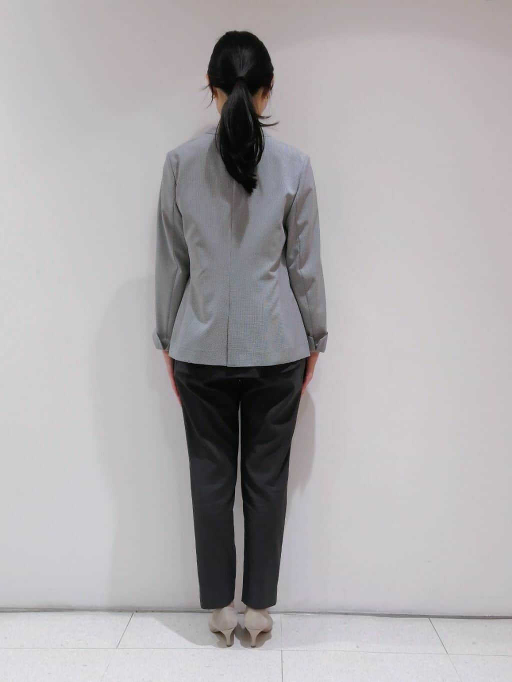 ayanoさんの「INDIVI｜【パンツ人気1位／褒められパンツ／洗える】ウエストゴムタックテーパードパンツ」を使ったコーディネート