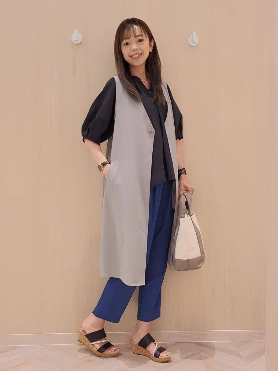 asadaさんの「SHOO･LA･RUE｜◆【S-LL/体型カバー】後ろ姿もきれい見え バックプリーツジレ」を使ったコーディネート