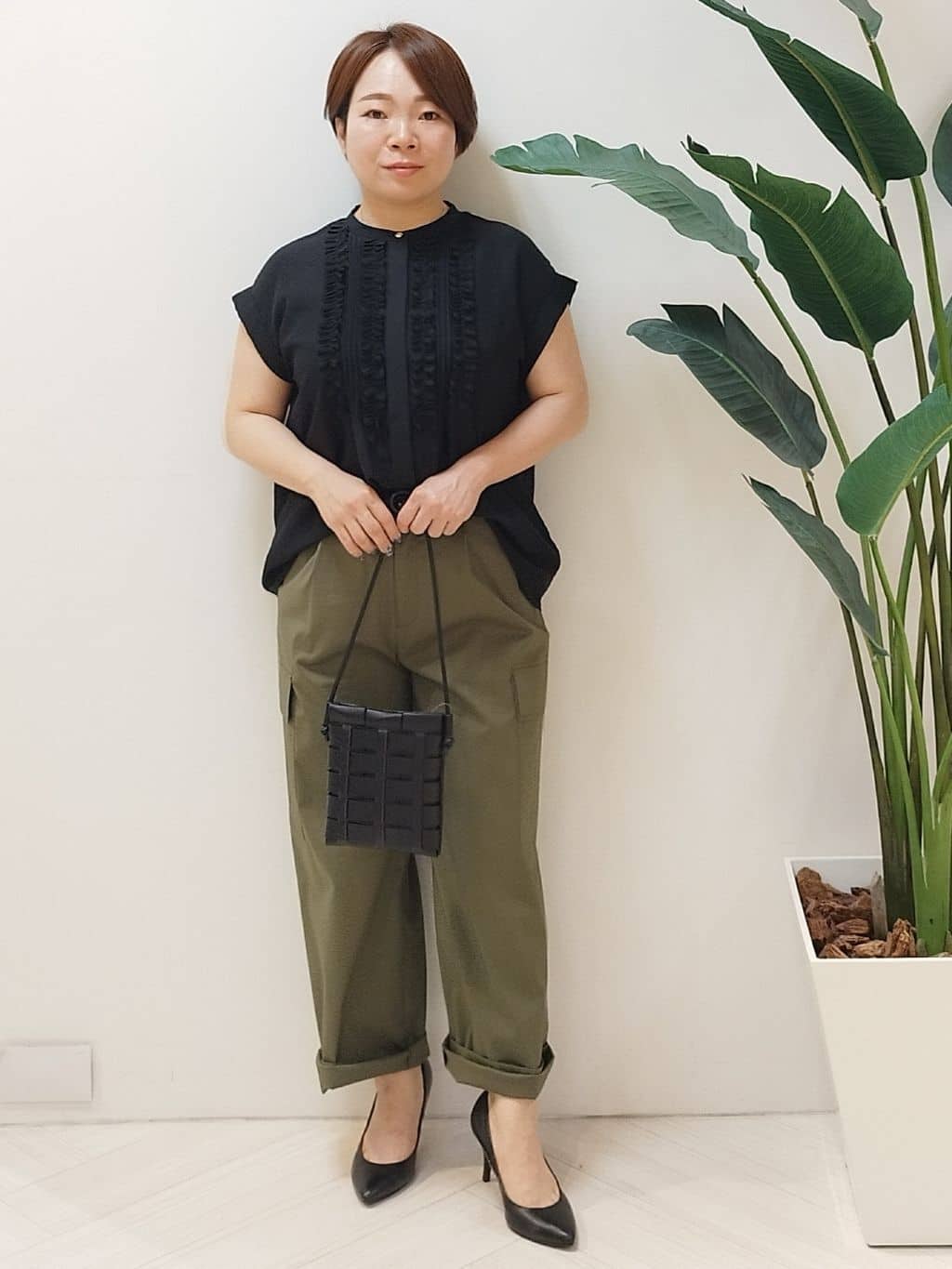 s u g iさんの「UNTITLED｜【手洗い／88cm正方形】シアー素材チェーン柄スカーフ」を使ったコーディネート