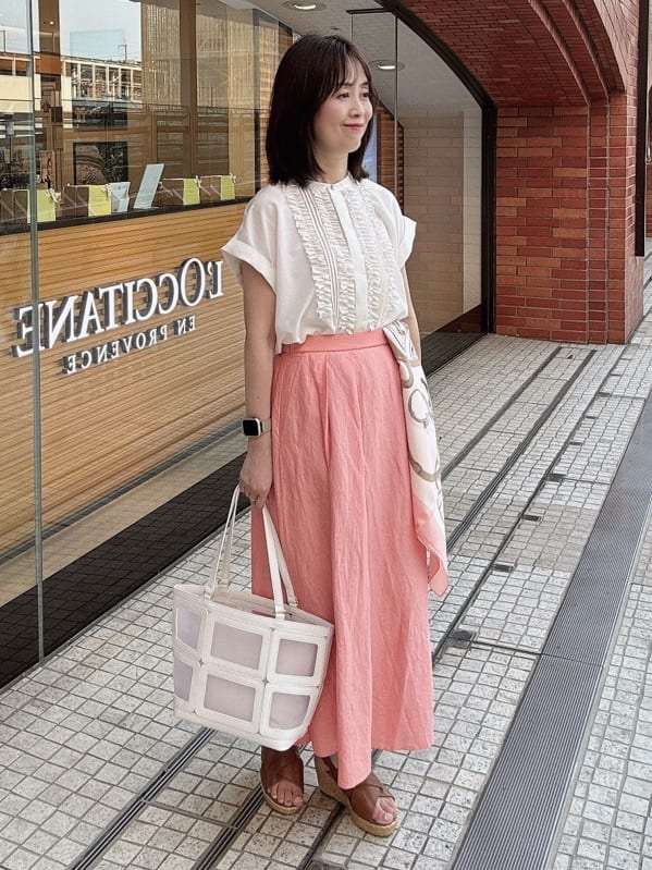 makiさんの「UNTITLED｜【手洗い／88cm正方形】バイカラーハーネススカーフ」を使ったコーディネート