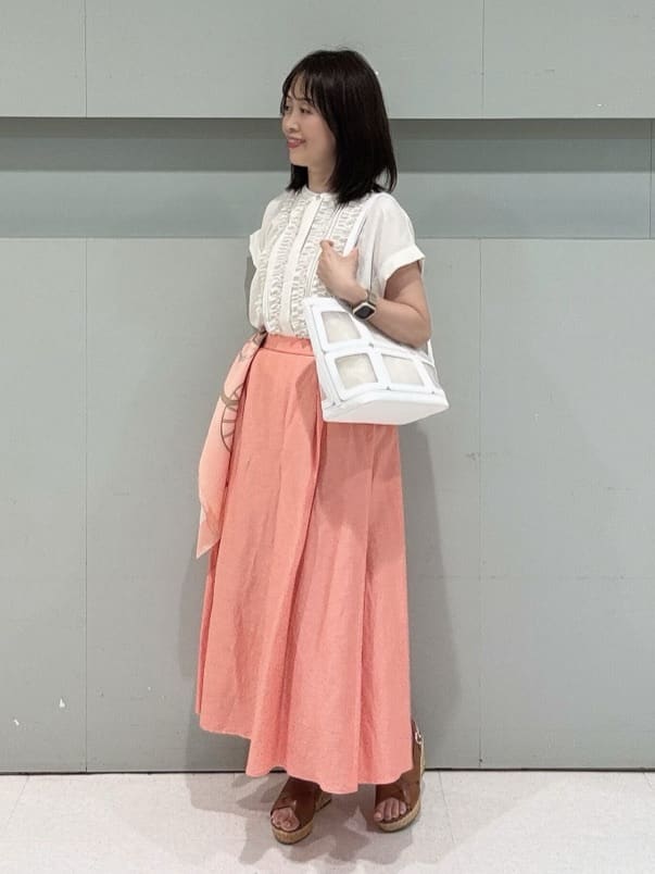makiさんの「UNTITLED｜【手洗い／88cm正方形】バイカラーハーネススカーフ」を使ったコーディネート