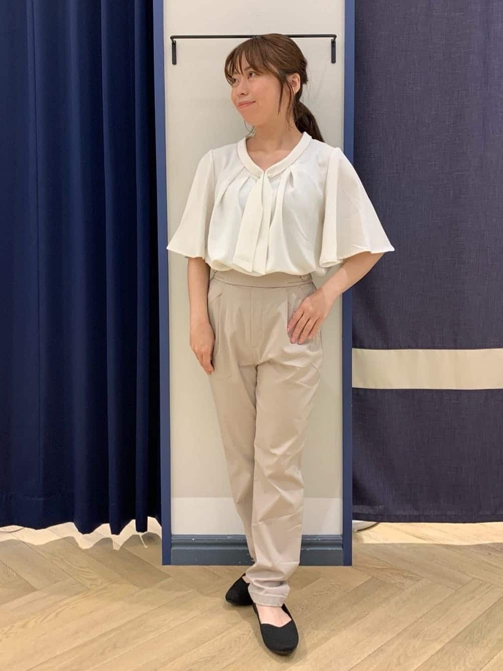 mokaさんの「grove｜【冷感】サマーハイパーストレッチテーパードパンツ」を使ったコーディネート