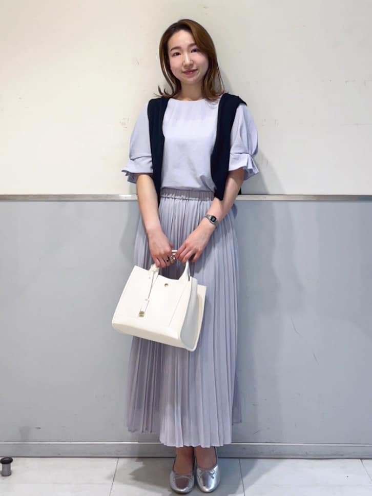 ミーさんの「index｜《8色展開／XS-LLサイズ》タックパフスリーブブラウス【洗濯機洗い可／吸水速乾／防シワ／抗ピル】」を使ったコーディネート