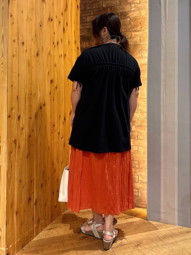 ゆかぴさんの「SHOO･LA･RUE｜◆ナチュラルなシワ加工が大人見え エアリーロングスカート」を使ったコーディネート