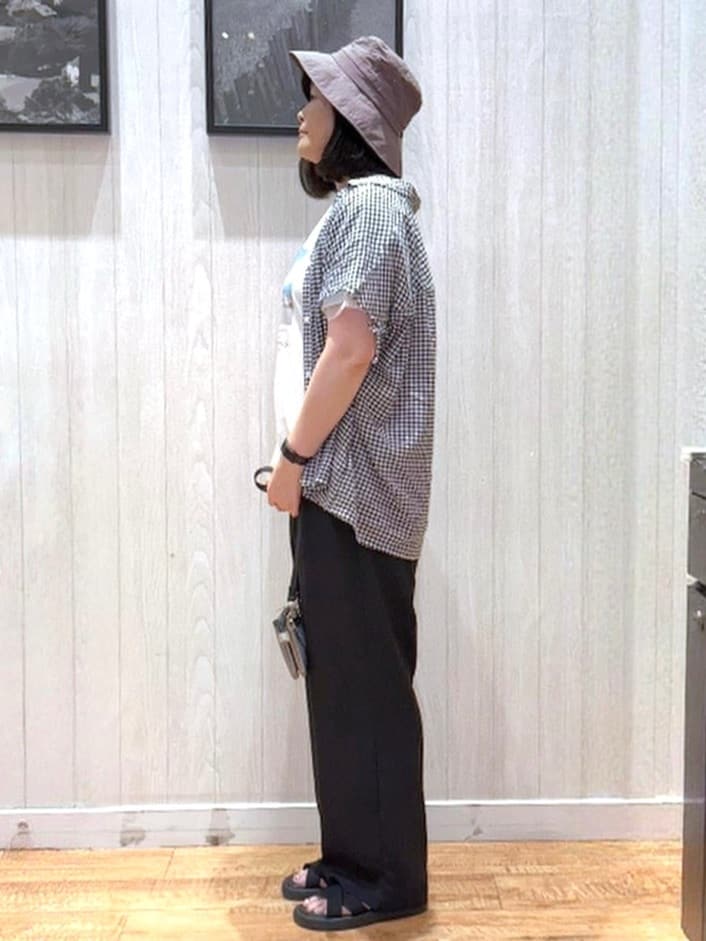 Tomoさんの「SHOO･LA･RUE｜◆【S-LL/ひんやり】後ろ姿も抜かりなく インせず着られる バックギャザーシャツ」を使ったコーディネート