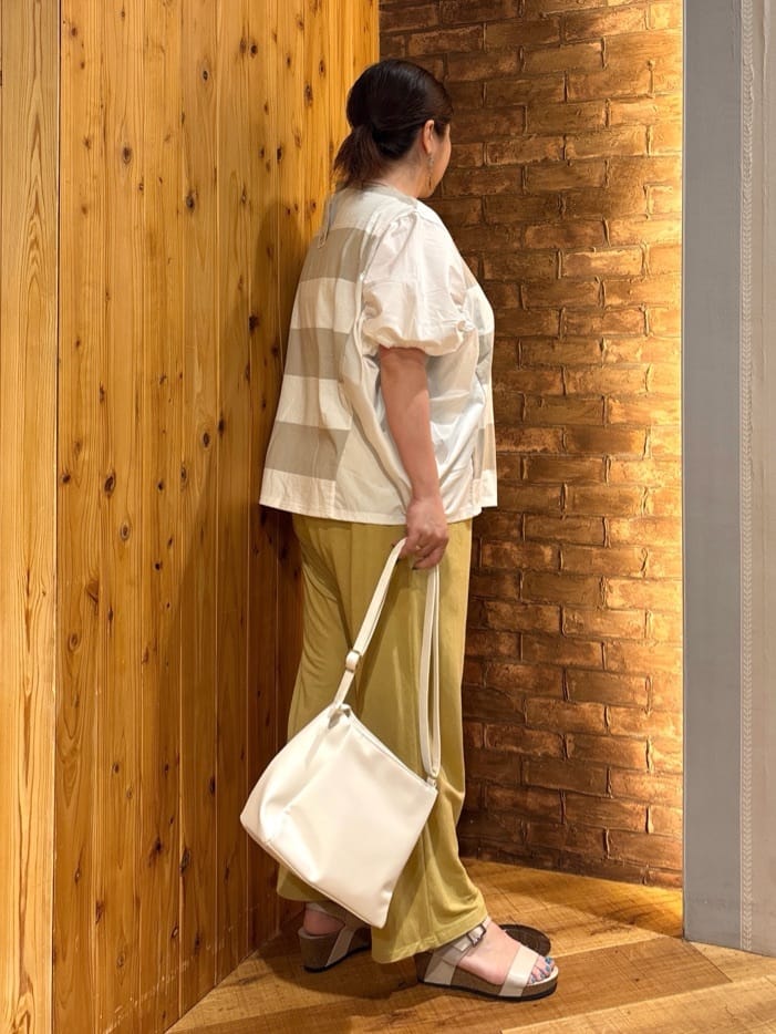 ゆかぴさんの「SHOO･LA･RUE｜◆ふわりシルエットが新しい ワイドピッチボーダートップス」を使ったコーディネート