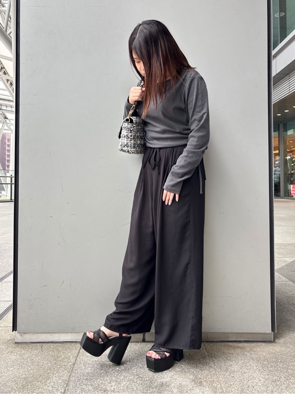 まっきーさんの「ESPERANZA｜ラク盛り厚底サンダルⅢ」を使ったコーディネート
