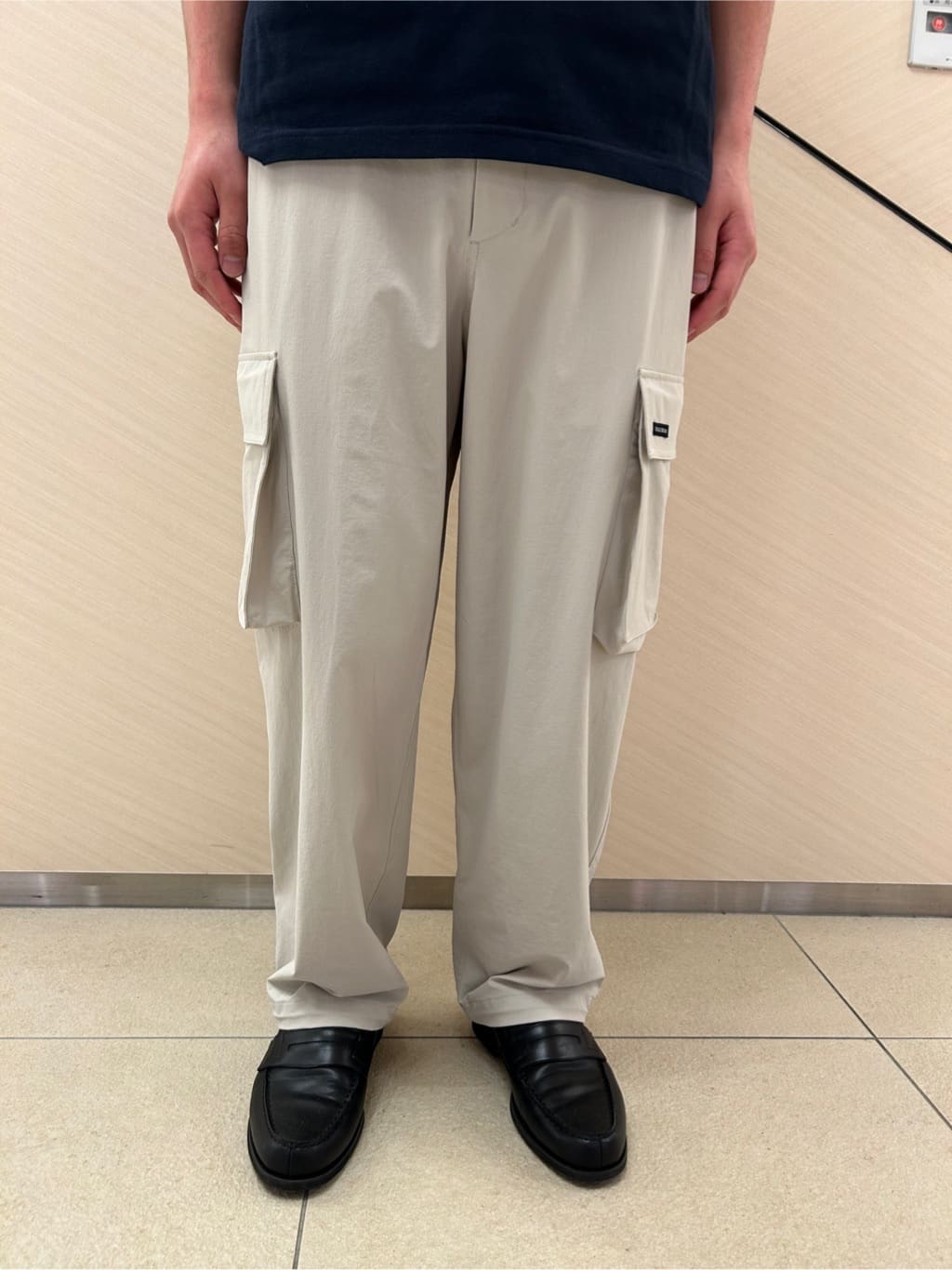 千葉亮太さんの「DRESSTERIOR｜◆【セットアップ可】2WAYストレッチ ワイドカーゴパンツ」を使ったコーディネート