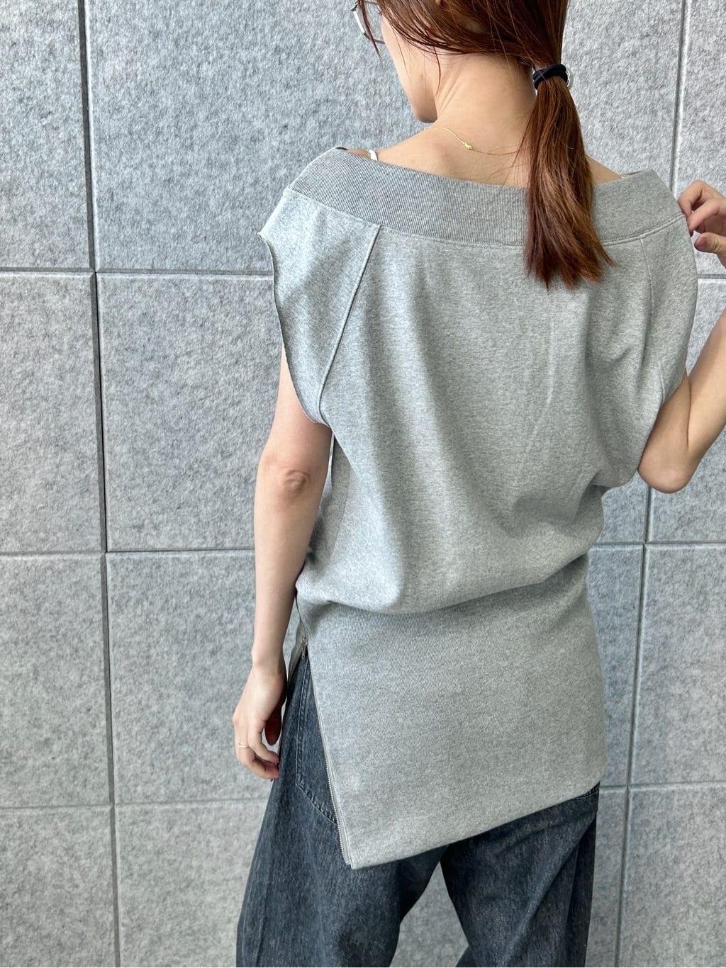 harunaさんの「CODE A｜off－shoulder sleeveless tops」を使ったコーディネート