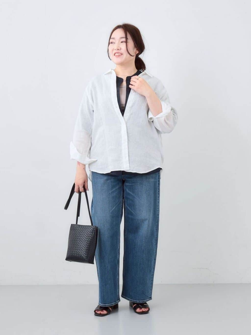 kaoさんの「INDIVI｜【褒められデニム】ワイドストレート デニムパンツ」を使ったコーディネート