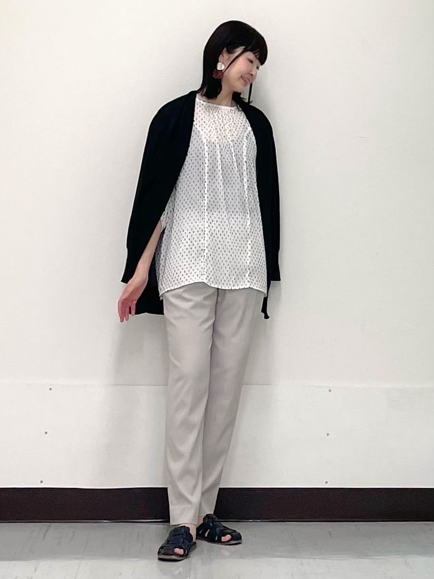 ikueさんの「INDIVI｜◆【洗える／和紙混素材】ドライタッチニットカーディガン」を使ったコーディネート