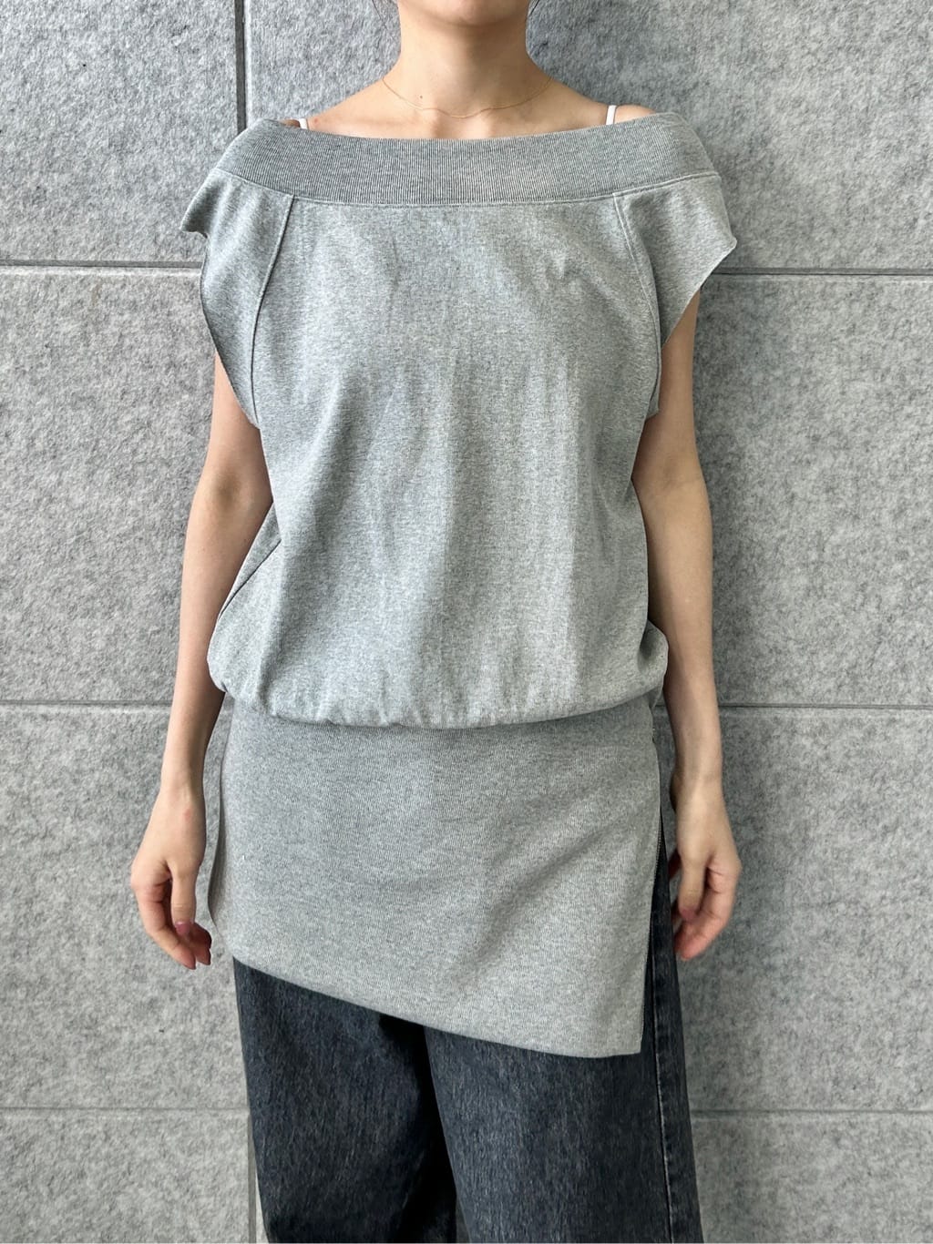harunaさんの「CODE A｜off－shoulder sleeveless tops」を使ったコーディネート
