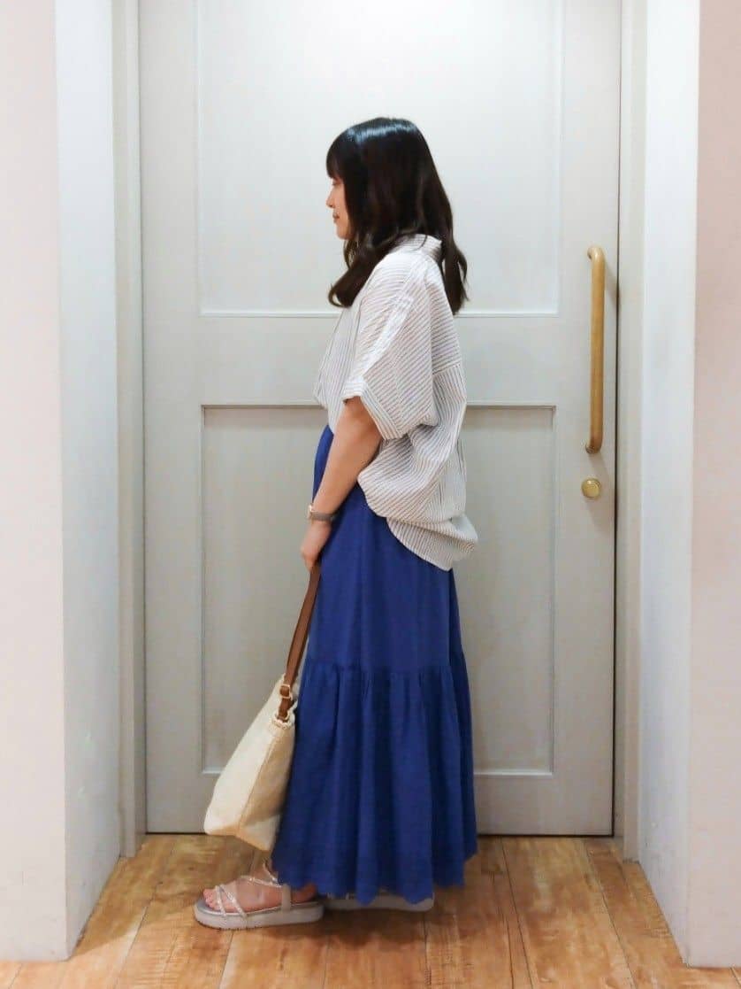 みーさんの「SHOO･LA･RUE｜【S-LL/UV/接触冷感/抗菌防臭】体型を自然にカバー フレンチリネンブレンド襟付ドルマンシャツ」を使ったコーディネート