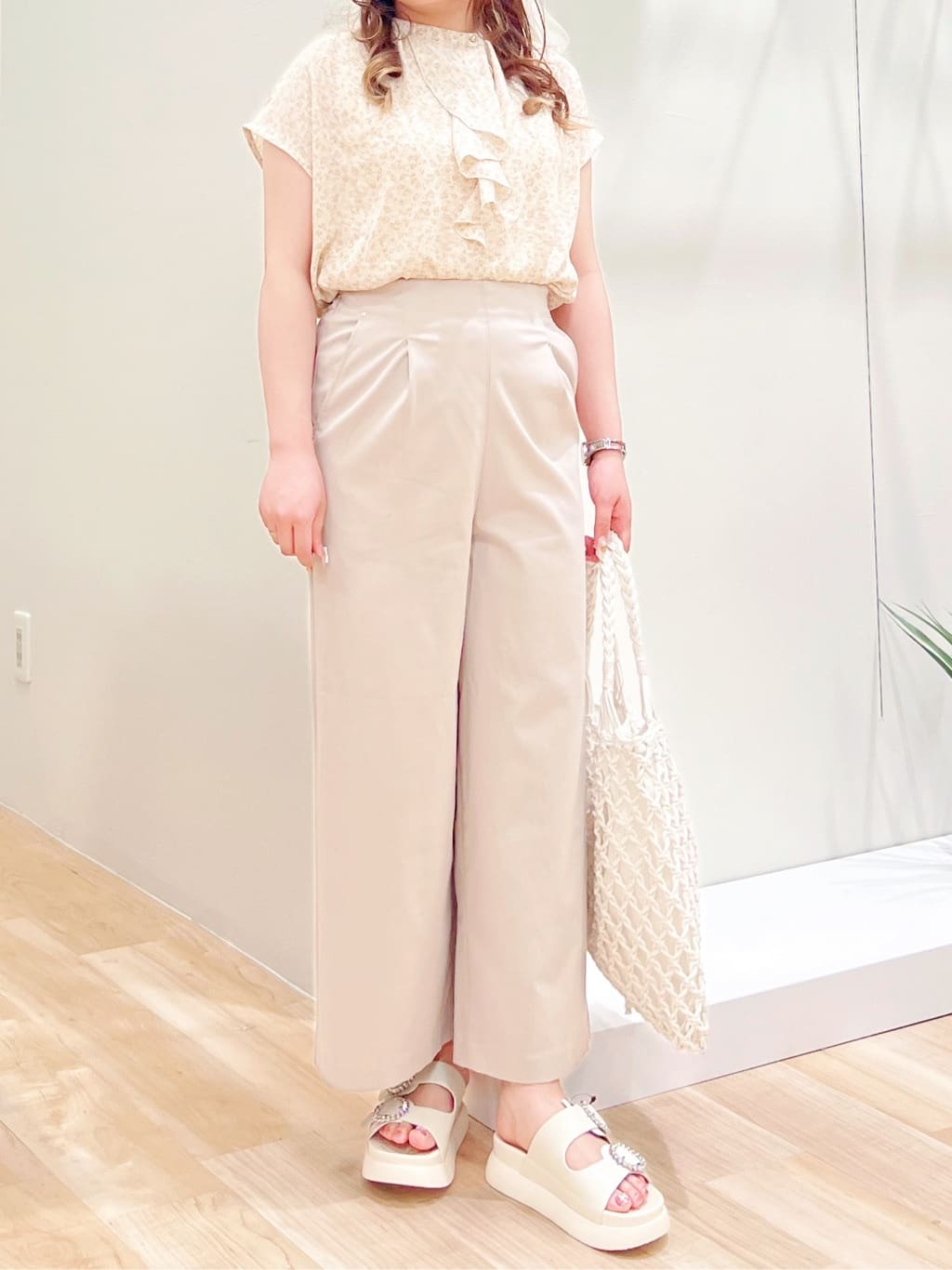 みことさんの「grove｜サマーハイパーストレッチワイドパンツ」を使ったコーディネート