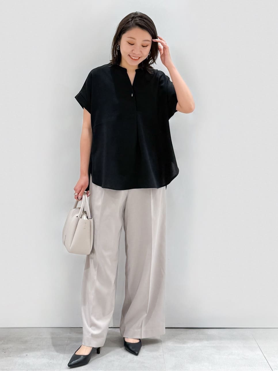 yuka.aさんの「OPAQUE.CLIP｜《7色展開／SS-LLサイズ》ストレッチスキッパーブラウス／セットアップ対応【洗濯機洗い可／防シワ】」を使ったコーディネート