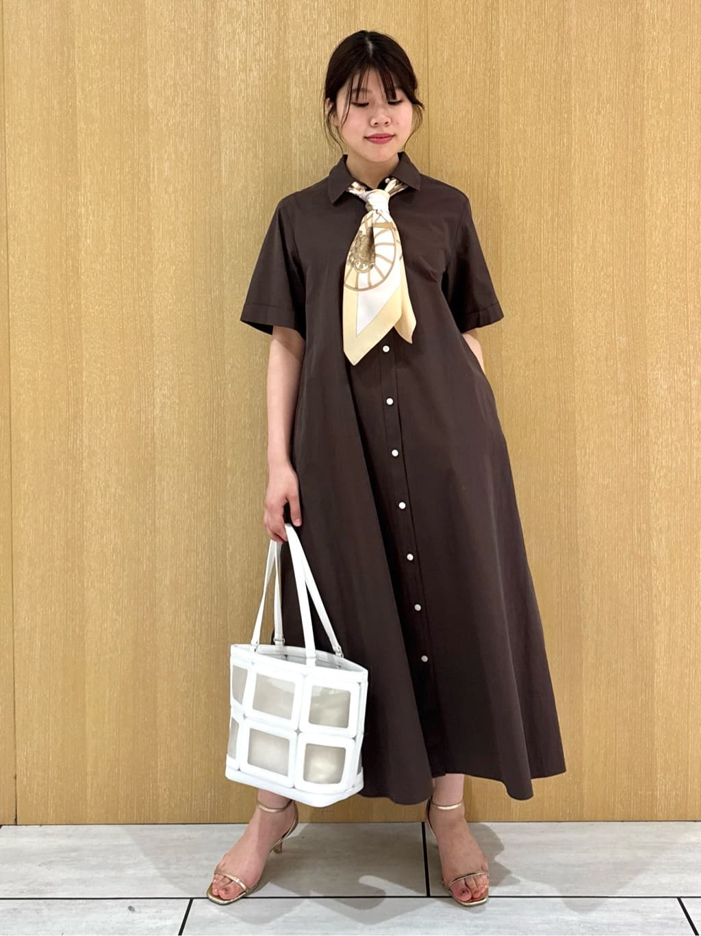 nanaさんの「UNTITLED｜【手洗い／88cm正方形】バイカラーハーネススカーフ」を使ったコーディネート