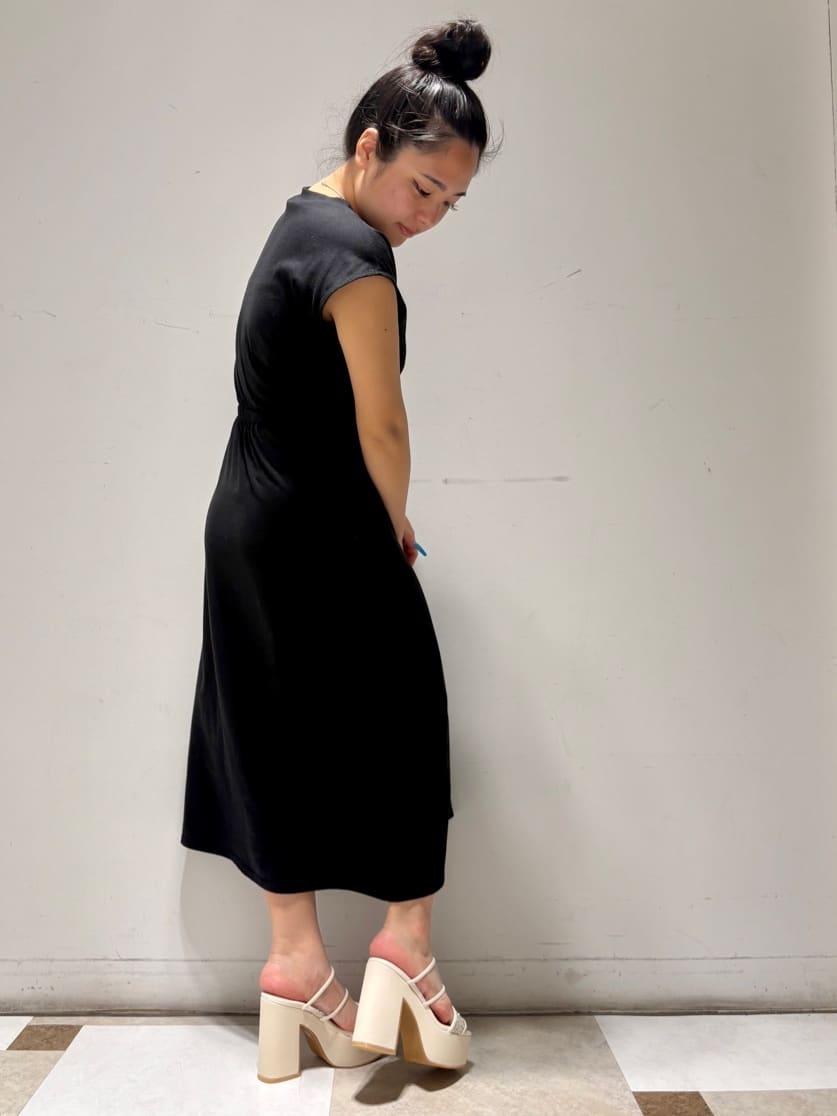 のはらっちょさんの「ESPERANZA｜【ラク盛り／サンダル】リピーター続出／脚長美脚　ミュールサンダル」を使ったコーディネート