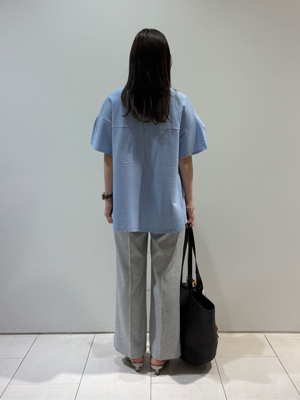KAOさんの「INDIVI｜【60cm四方】スクエアスカーフ」を使ったコーディネート