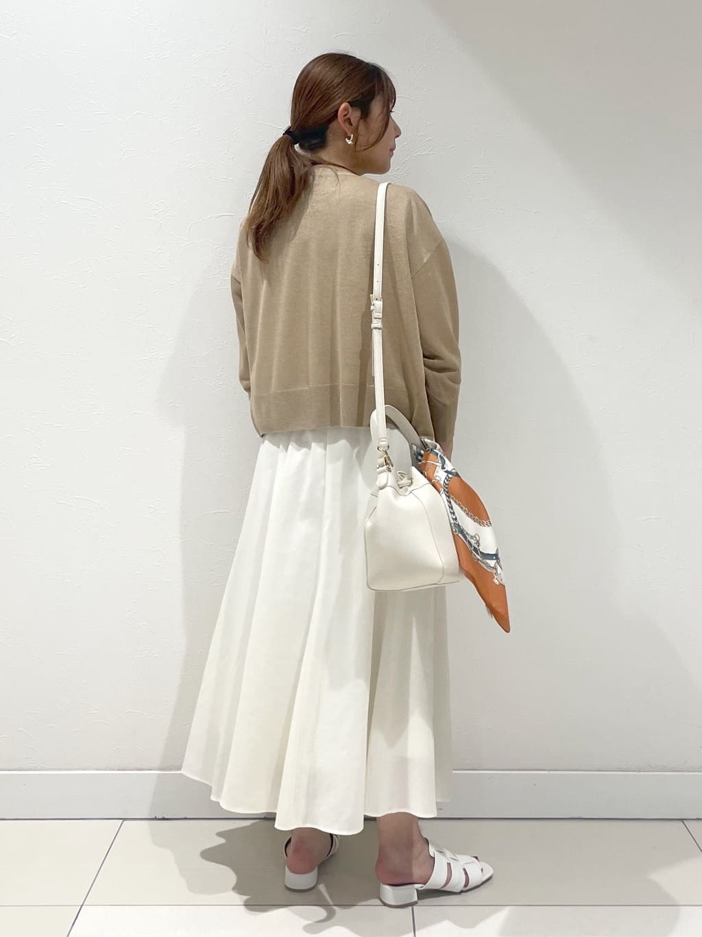 YUUKIさんの「INDIVI｜◆【大人シアーラメ】きれいめニットカーディガン」を使ったコーディネート